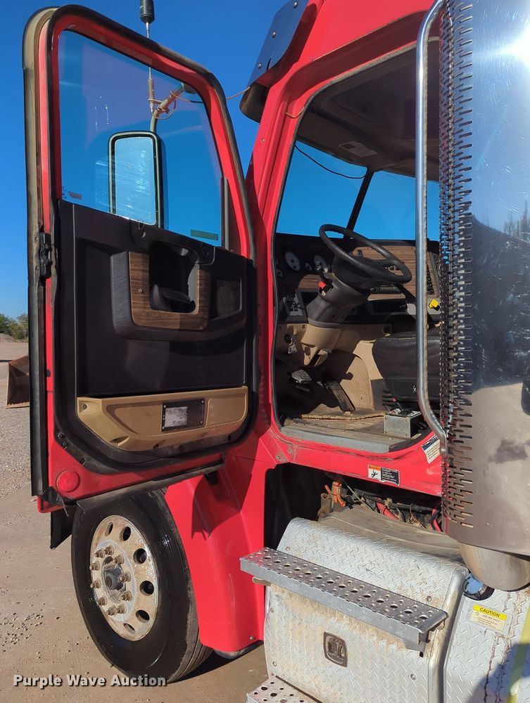 image for item LY9476 2016 Freightliner Coronado 122SD  semi truck