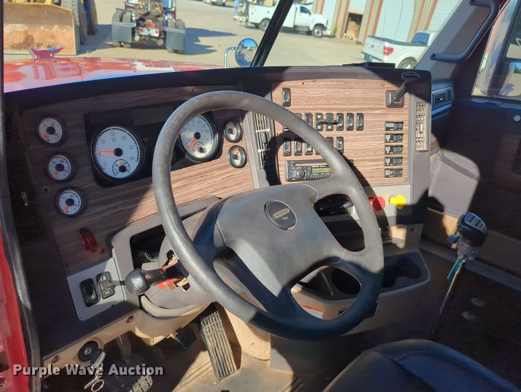 image for item LY9476 2016 Freightliner Coronado 122SD  semi truck