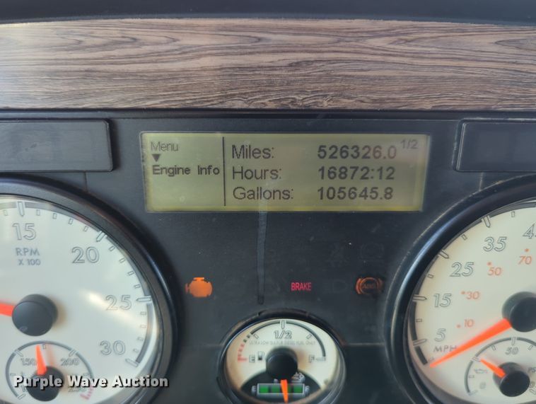 image for item LY9476 2016 Freightliner Coronado 122SD  semi truck