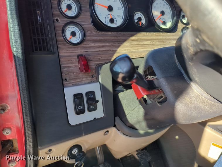 image for item LY9476 2016 Freightliner Coronado 122SD  semi truck