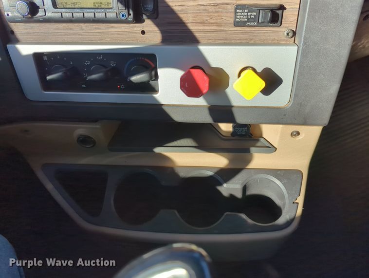 image for item LY9476 2016 Freightliner Coronado 122SD  semi truck