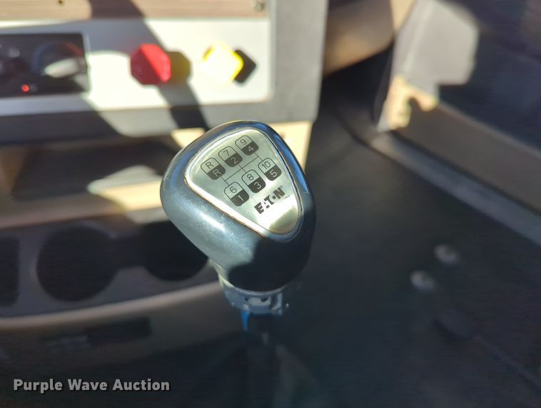 image for item LY9476 2016 Freightliner Coronado 122SD  semi truck