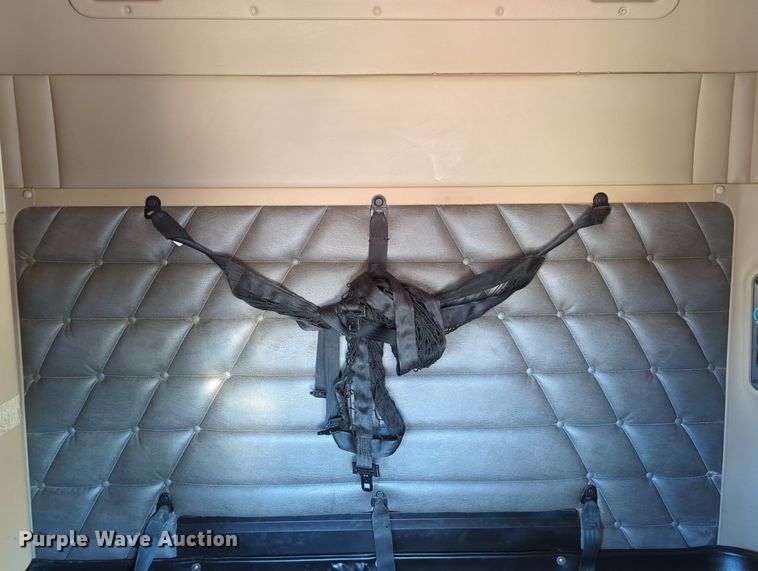 image for item LY9476 2016 Freightliner Coronado 122SD  semi truck