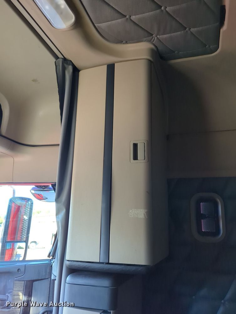 image for item LY9476 2016 Freightliner Coronado 122SD  semi truck