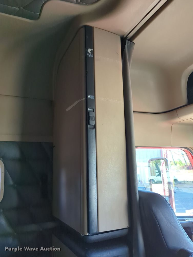 image for item LY9476 2016 Freightliner Coronado 122SD  semi truck