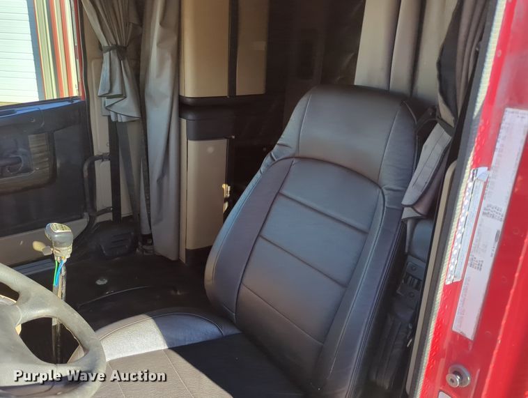 image for item LY9476 2016 Freightliner Coronado 122SD  semi truck