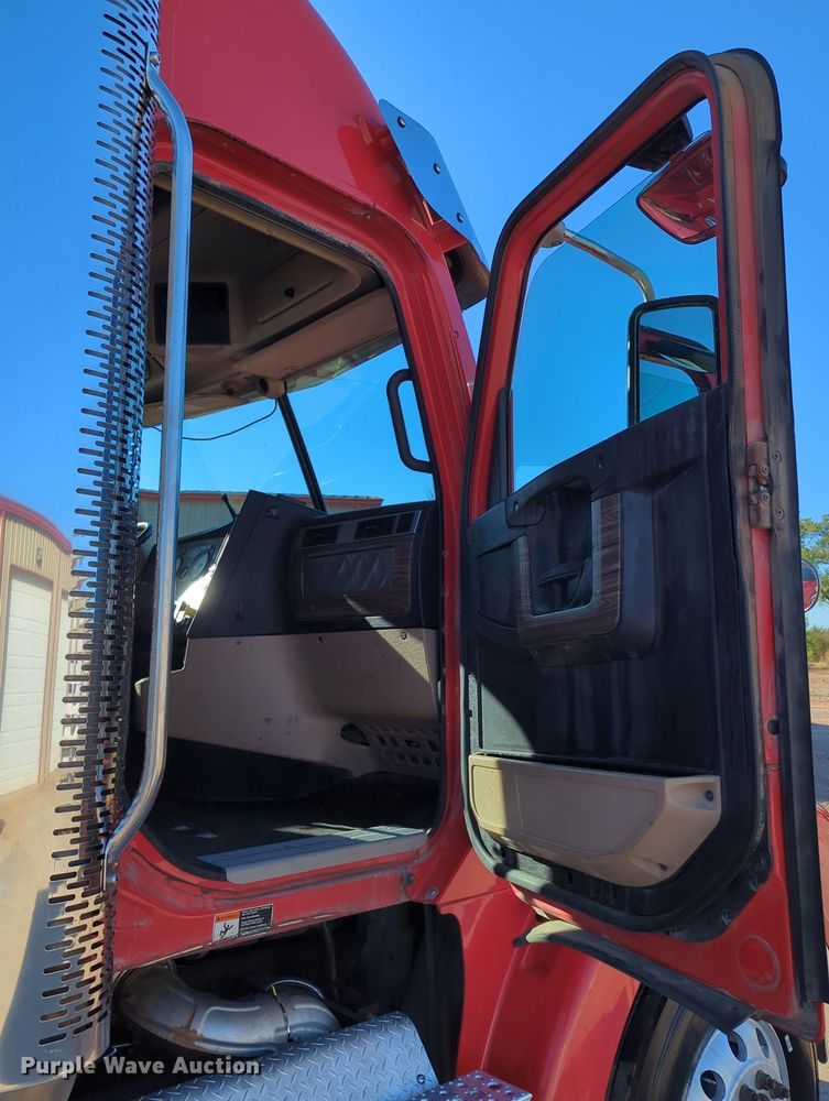 image for item LY9476 2016 Freightliner Coronado 122SD  semi truck