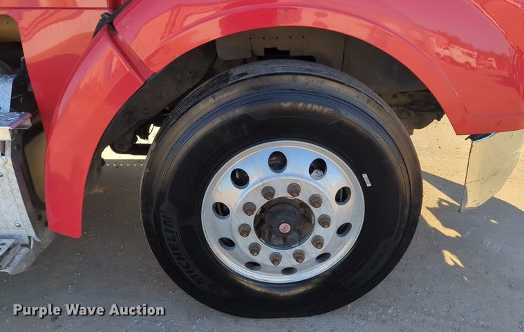 image for item LY9476 2016 Freightliner Coronado 122SD  semi truck