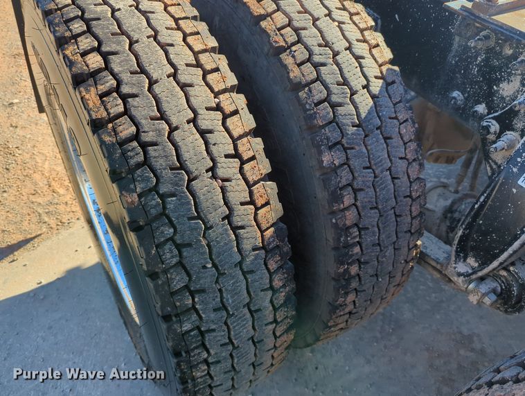 image for item LY9476 2016 Freightliner Coronado 122SD  semi truck