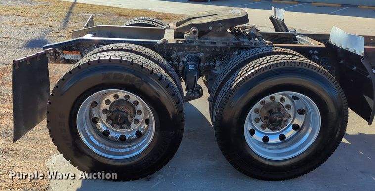 image for item LY9476 2016 Freightliner Coronado 122SD  semi truck