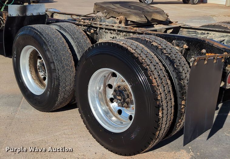 image for item LY9476 2016 Freightliner Coronado 122SD  semi truck