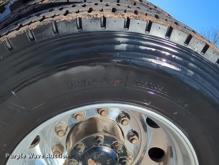 image for item LY9476 2016 Freightliner Coronado 122SD  semi truck