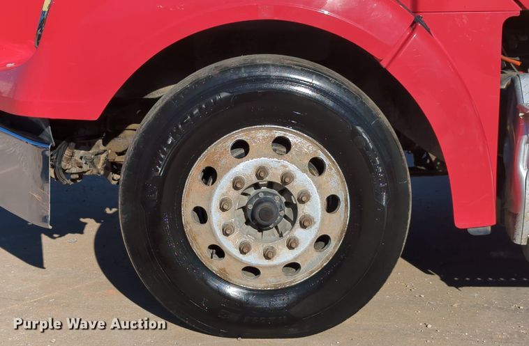 image for item LY9476 2016 Freightliner Coronado 122SD  semi truck