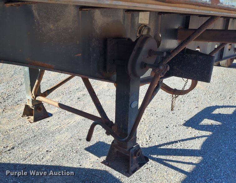 image for item LY9477 1996 Transcraft TL-2000  flatbed trailer