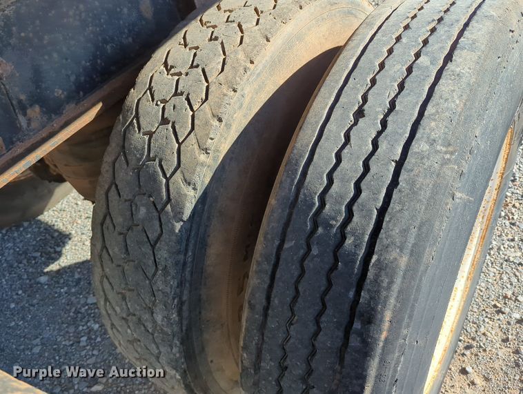 image for item LY9477 1996 Transcraft TL-2000  flatbed trailer