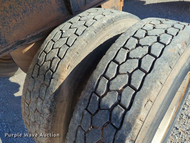 image for item LY9477 1996 Transcraft TL-2000  flatbed trailer