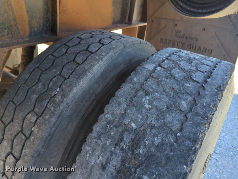 image for item LY9477 1996 Transcraft TL-2000  flatbed trailer