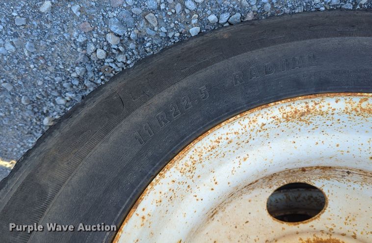 image for item LY9477 1996 Transcraft TL-2000  flatbed trailer