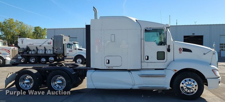 image for item MJ9442 2014 Kenworth   T660 semi truck