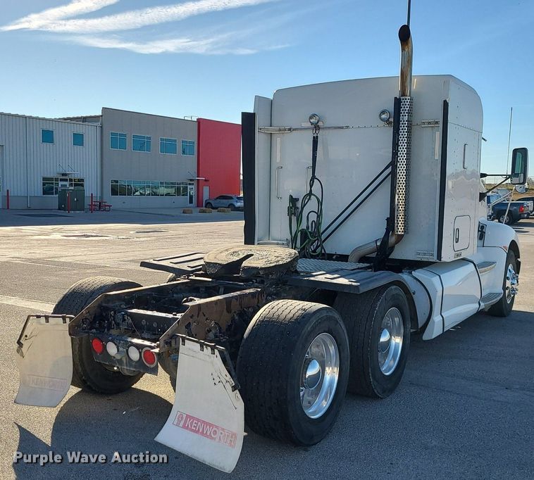 image for item MJ9442 2014 Kenworth   T660 semi truck