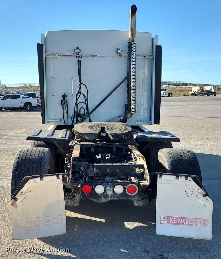 image for item MJ9442 2014 Kenworth   T660 semi truck