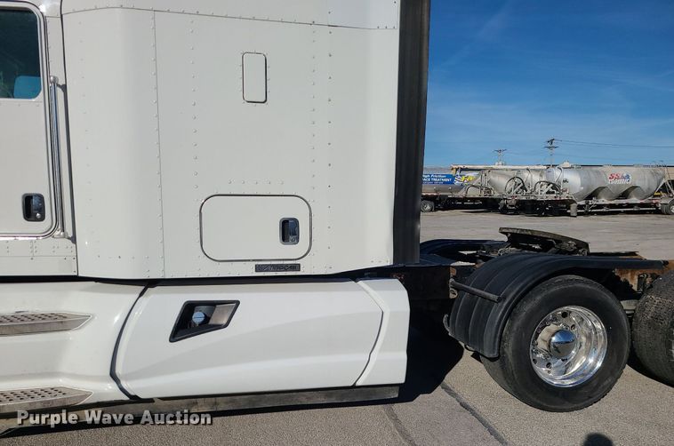 image for item MJ9442 2014 Kenworth   T660 semi truck