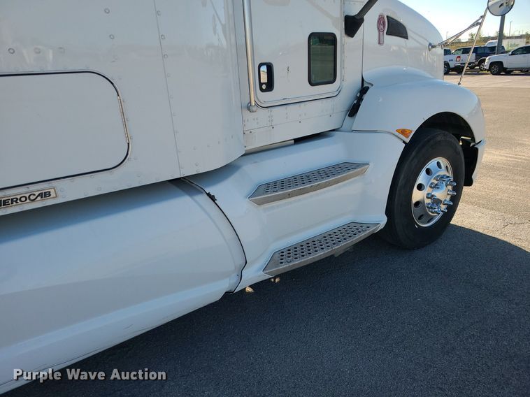 image for item MJ9442 2014 Kenworth   T660 semi truck