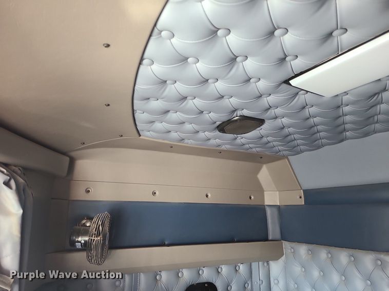 image for item MJ9442 2014 Kenworth   T660 semi truck