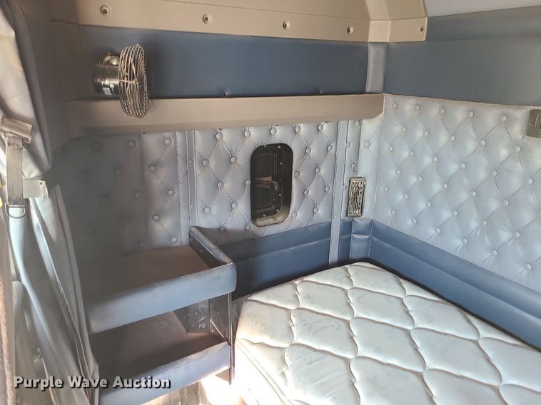 image for item MJ9442 2014 Kenworth   T660 semi truck