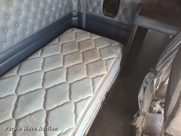 image for item MJ9442 2014 Kenworth   T660 semi truck