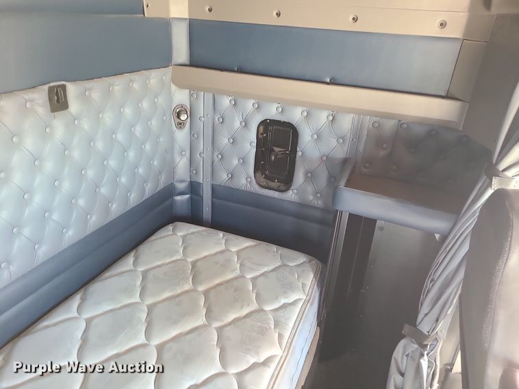 image for item MJ9442 2014 Kenworth   T660 semi truck