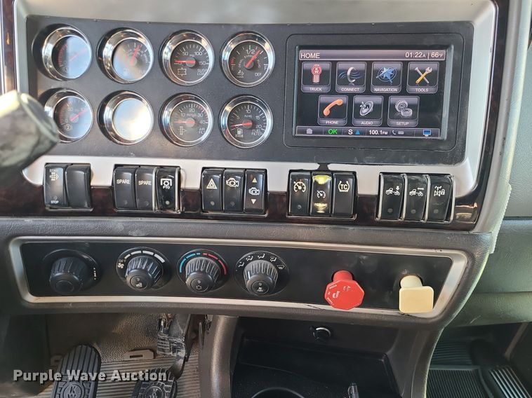 image for item MJ9442 2014 Kenworth   T660 semi truck