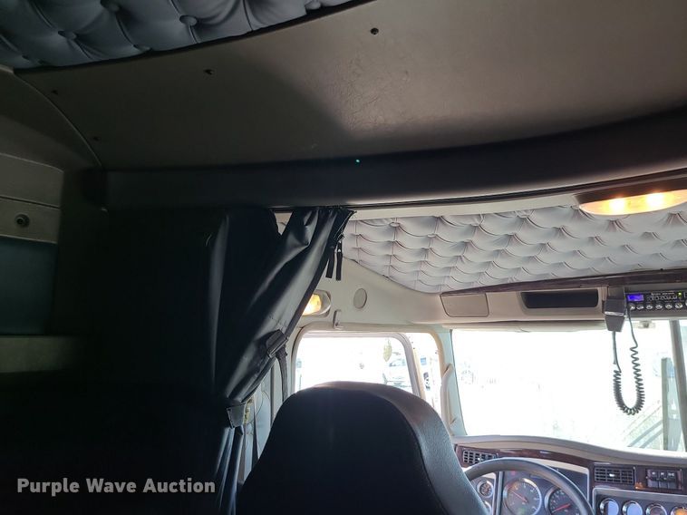 image for item MJ9442 2014 Kenworth   T660 semi truck