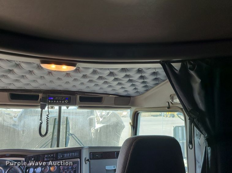 image for item MJ9442 2014 Kenworth   T660 semi truck