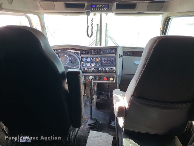 image for item MJ9442 2014 Kenworth   T660 semi truck