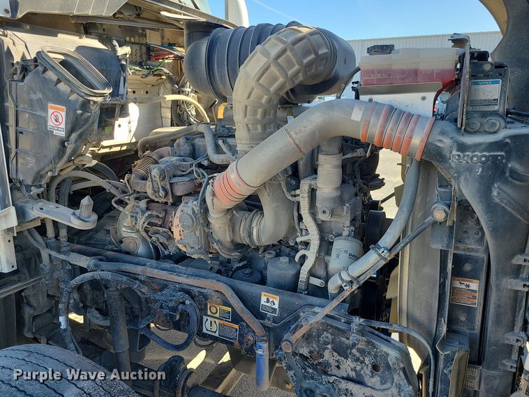 image for item MJ9442 2014 Kenworth   T660 semi truck