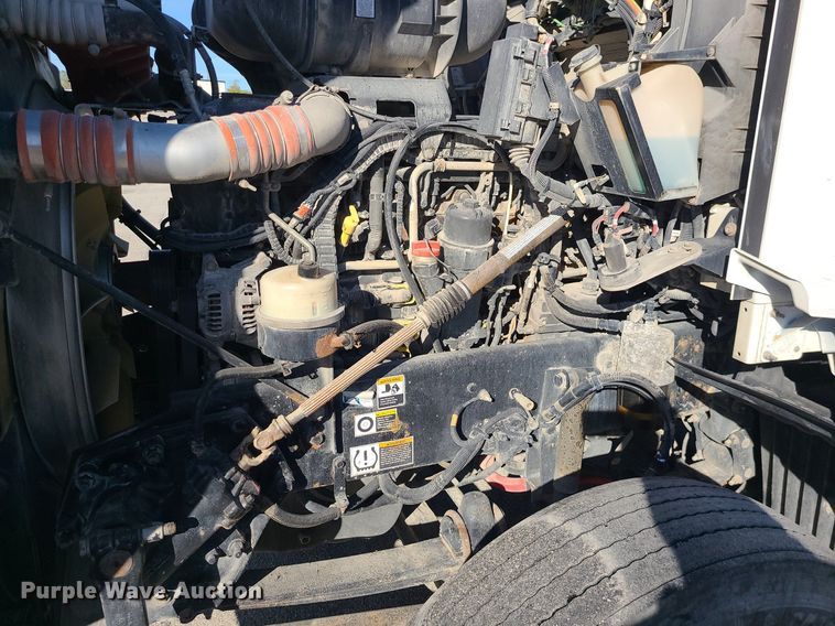 image for item MJ9442 2014 Kenworth   T660 semi truck