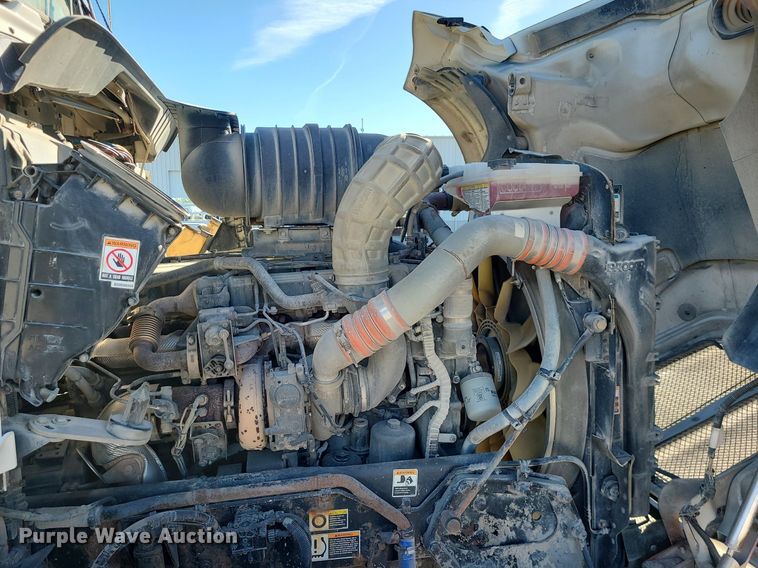 image for item MJ9442 2014 Kenworth   T660 semi truck