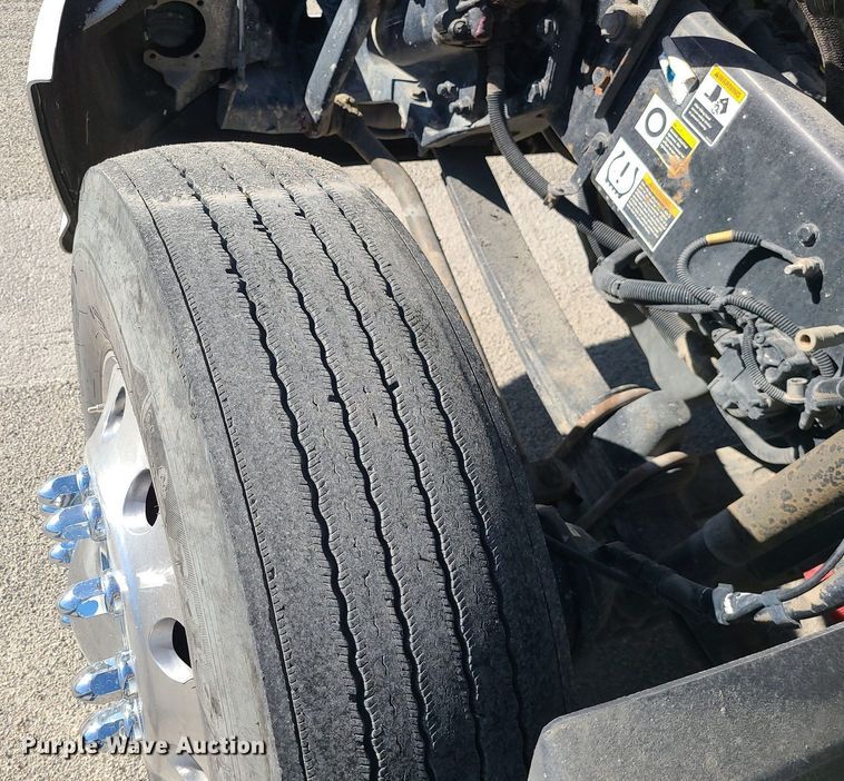 image for item MJ9442 2014 Kenworth   T660 semi truck