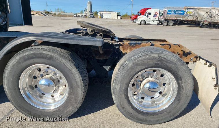 image for item MJ9442 2014 Kenworth   T660 semi truck