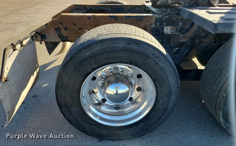 image for item MJ9442 2014 Kenworth   T660 semi truck