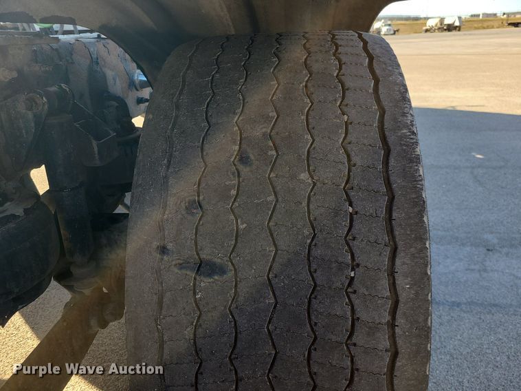 image for item MJ9442 2014 Kenworth   T660 semi truck