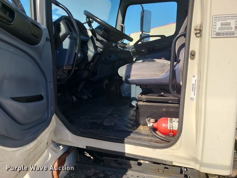 image for item MJ9530 2008 Hino 268  box truck