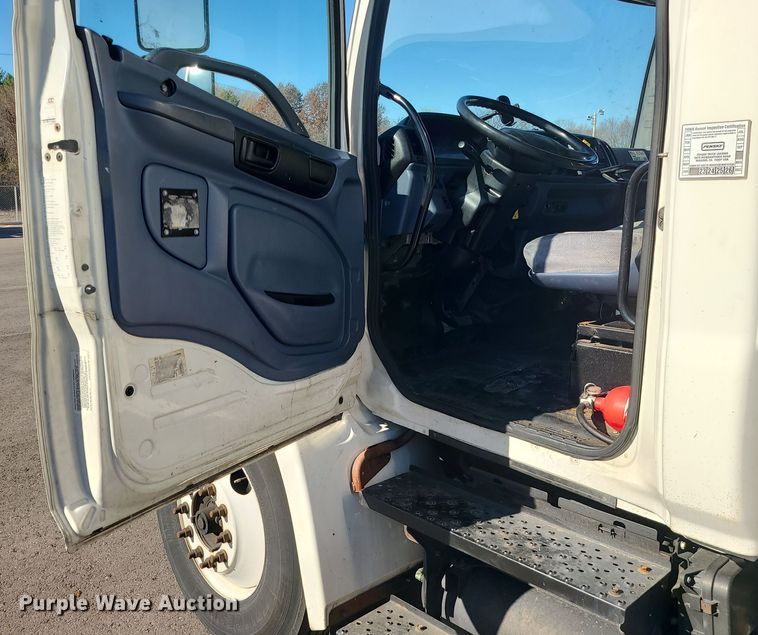 image for item MJ9530 2008 Hino 268  box truck