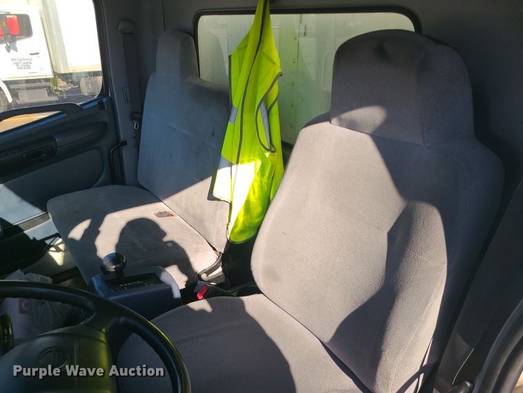 image for item MJ9530 2008 Hino 268  box truck