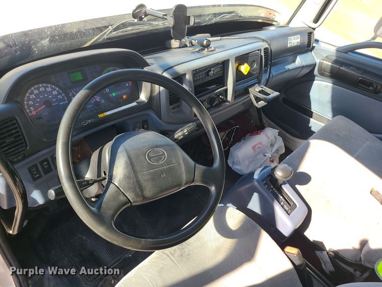 image for item MJ9530 2008 Hino 268  box truck