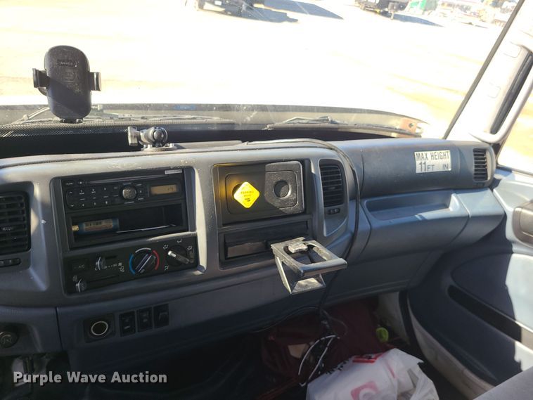 image for item MJ9530 2008 Hino 268  box truck