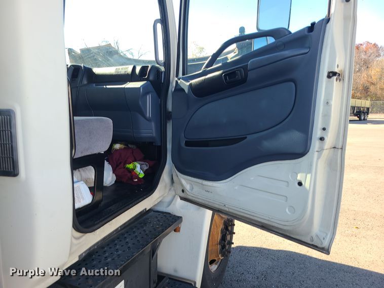 image for item MJ9530 2008 Hino 268  box truck