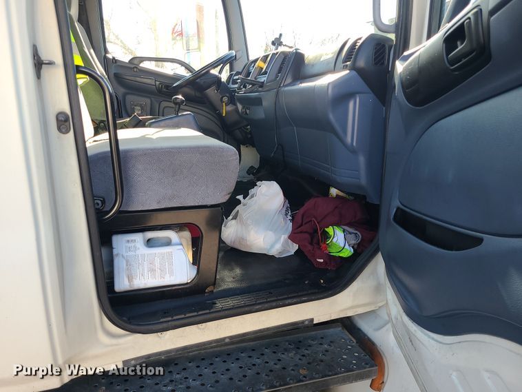 image for item MJ9530 2008 Hino 268  box truck