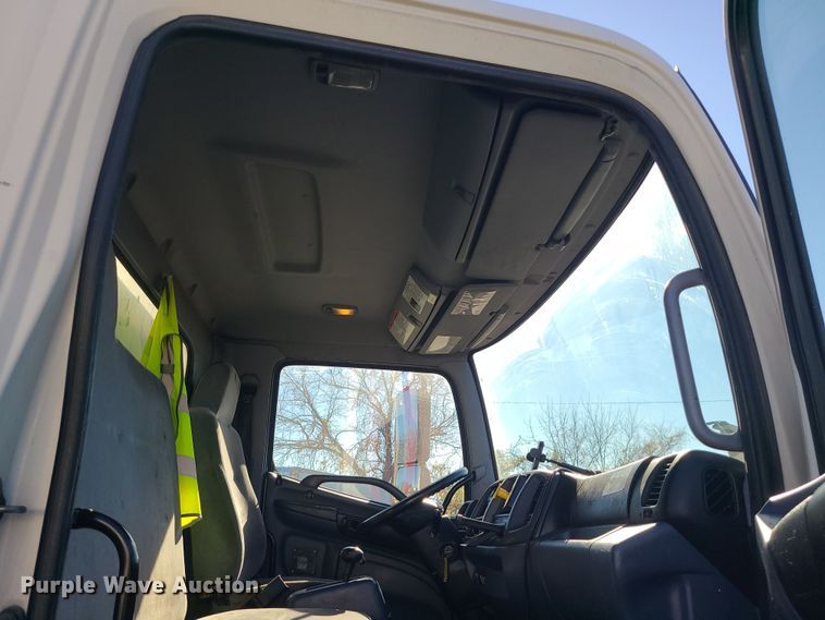 image for item MJ9530 2008 Hino 268  box truck